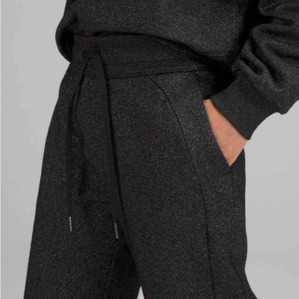 Lululemon Scuba High-Rise Jogger *Sparkle
Black Sz 4 - Picture 3 of 9